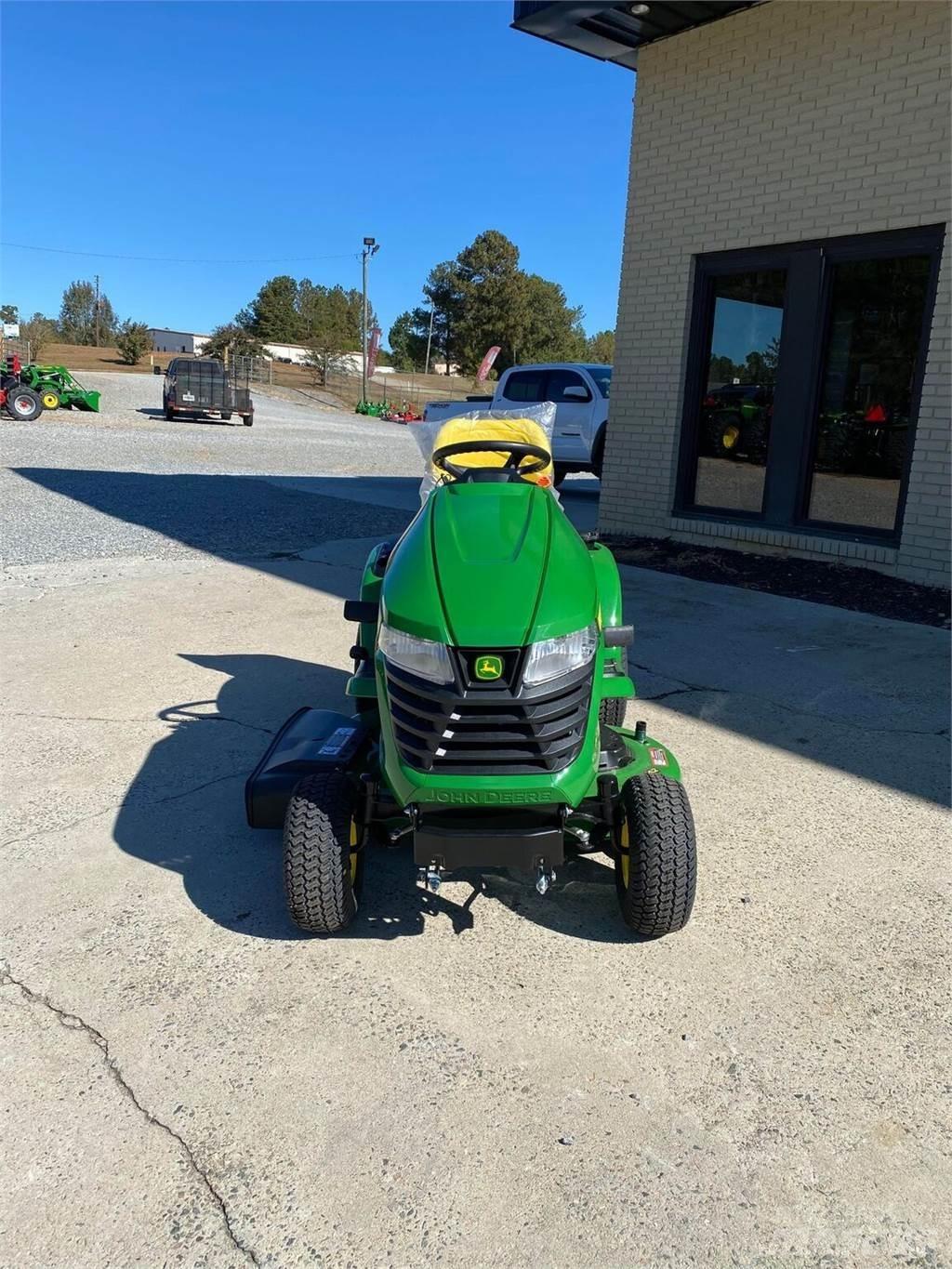 John Deere X330 Трактори