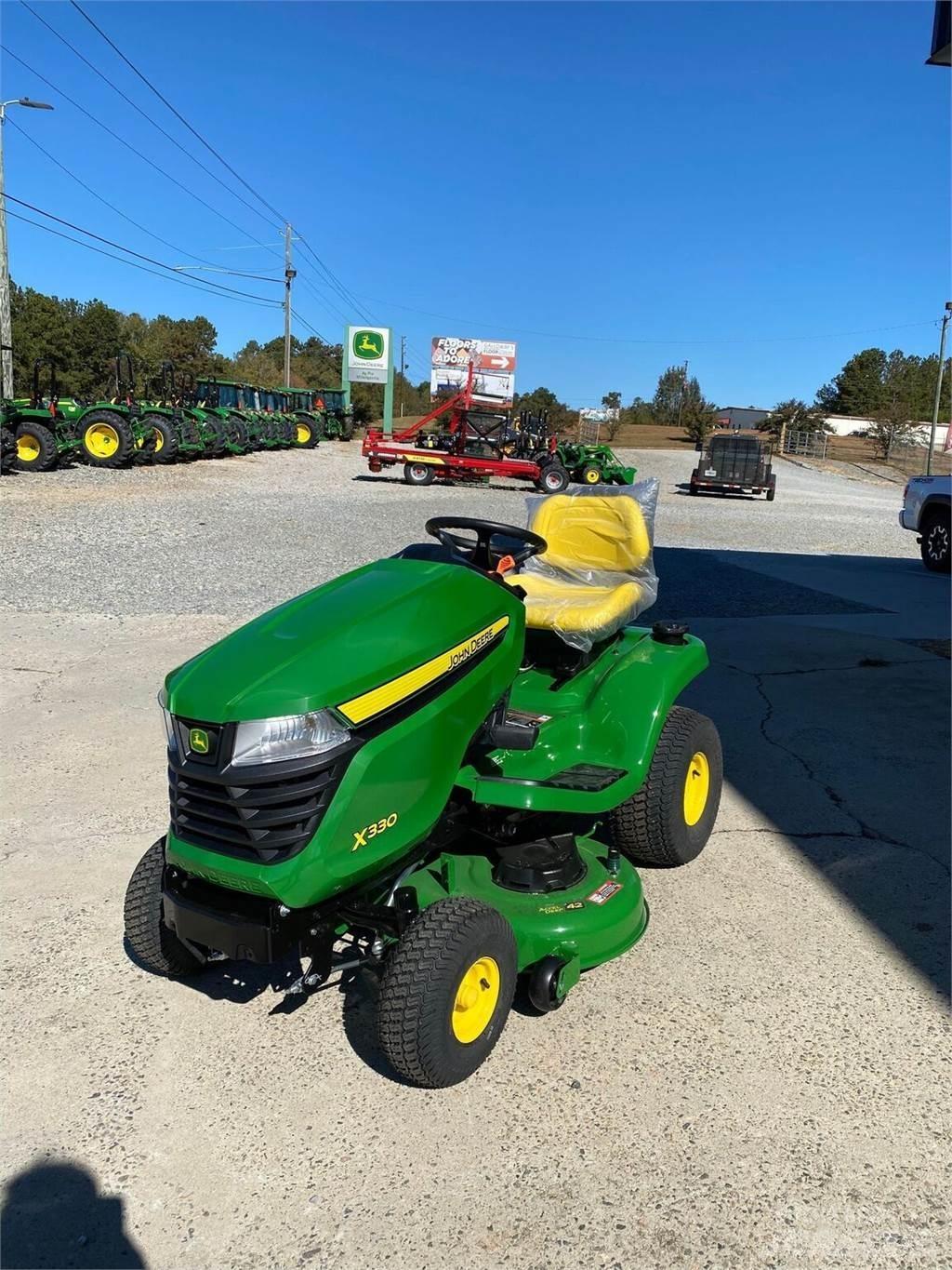 John Deere X330 Трактори