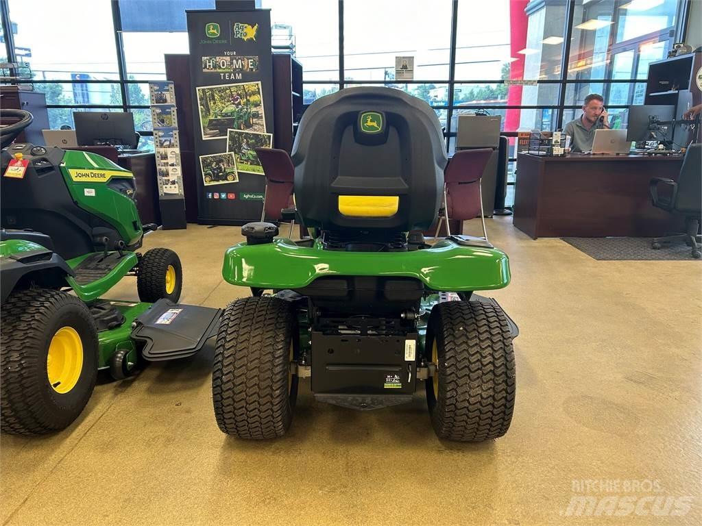John Deere X330 Трактори