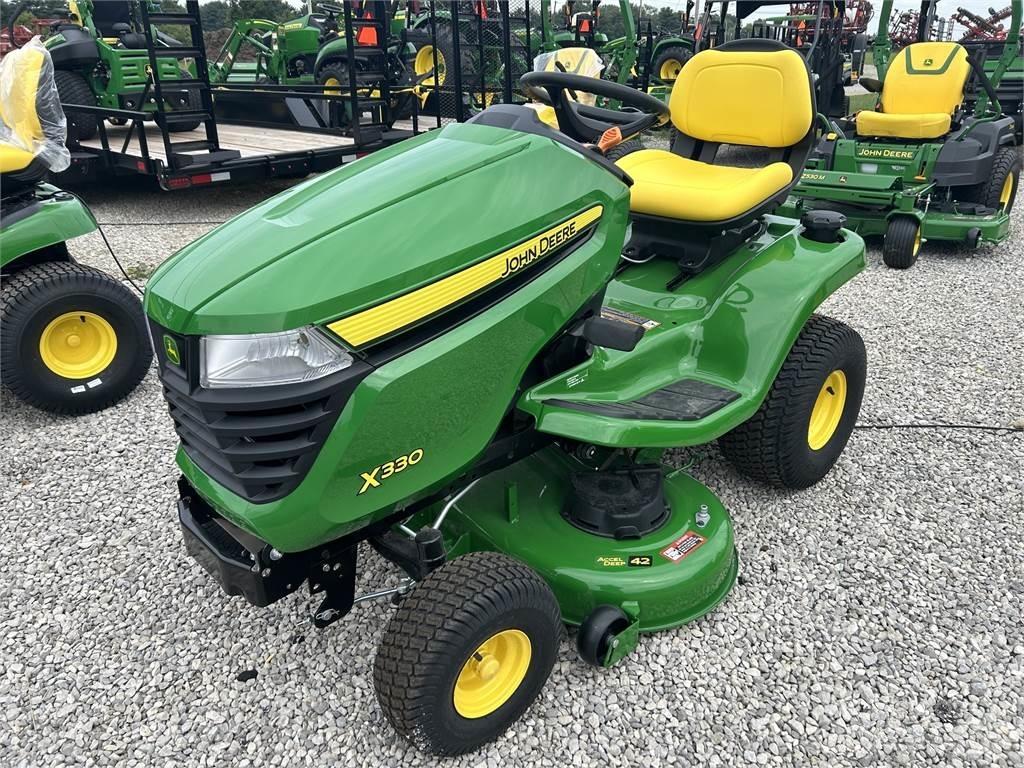John Deere X330 Трактори