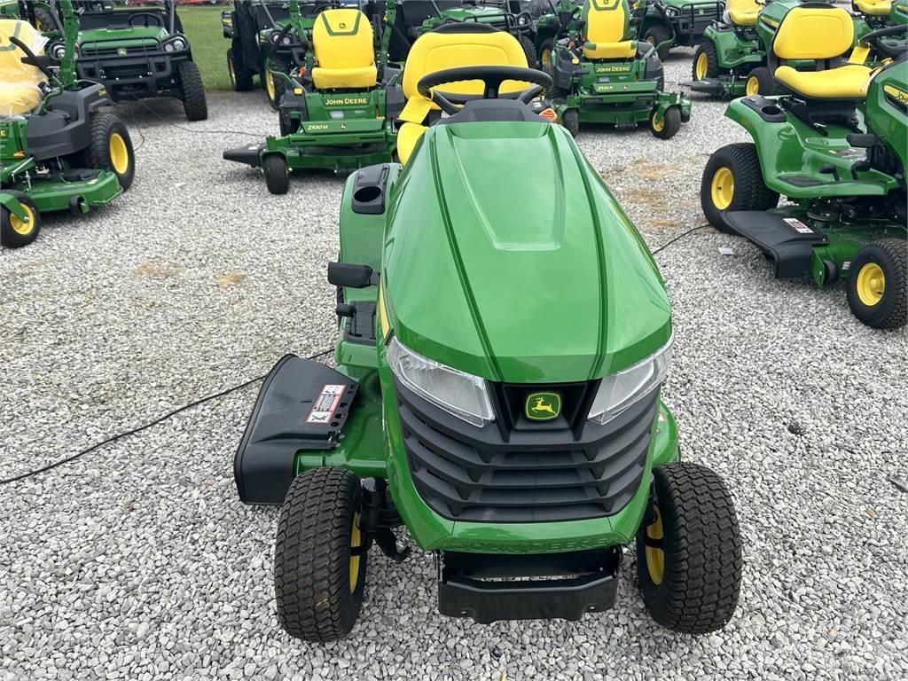 John Deere X330 Трактори