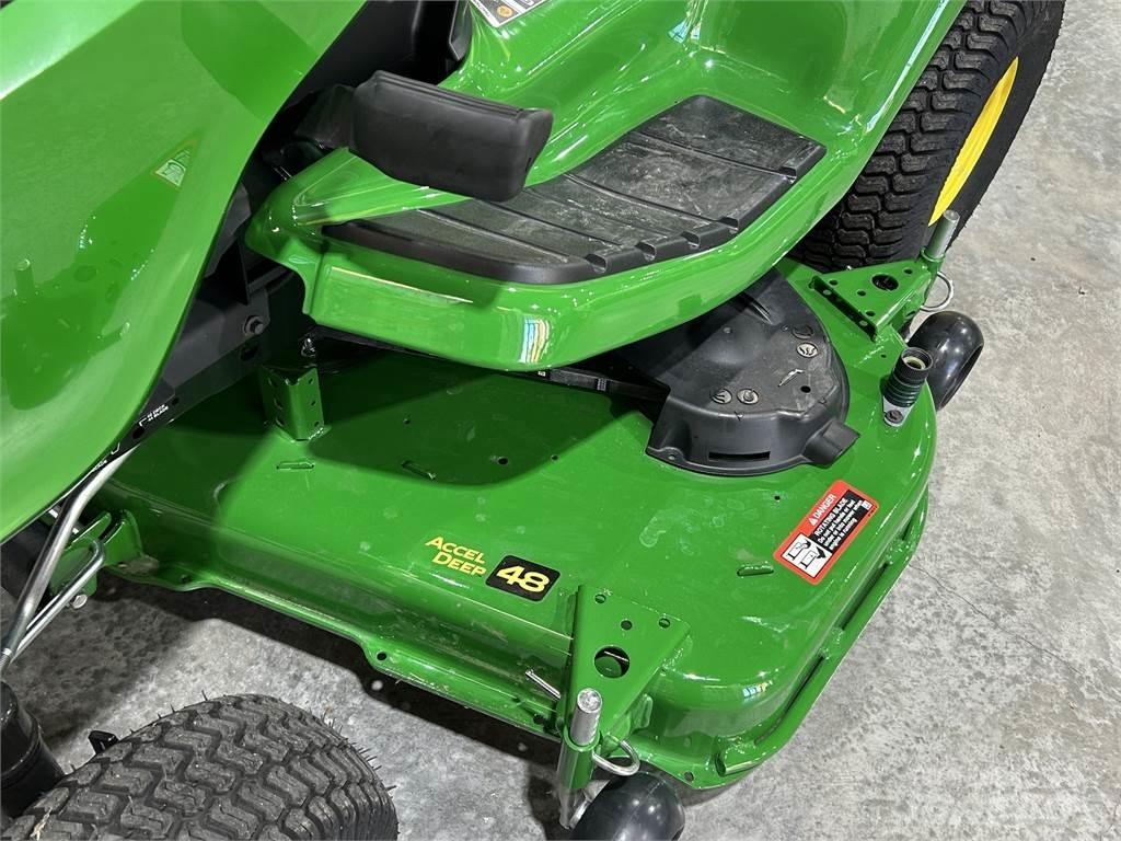 John Deere X330 Трактори