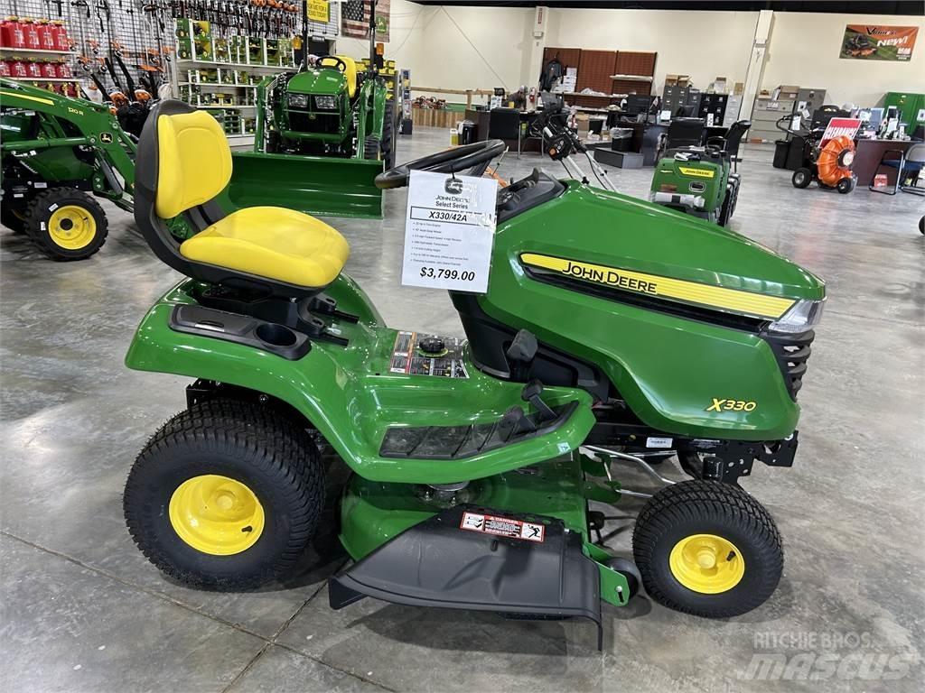 John Deere X330 Трактори