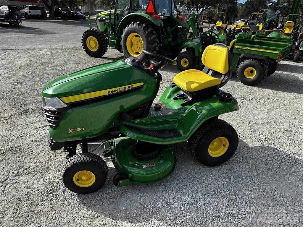 John Deere X330 Трактори