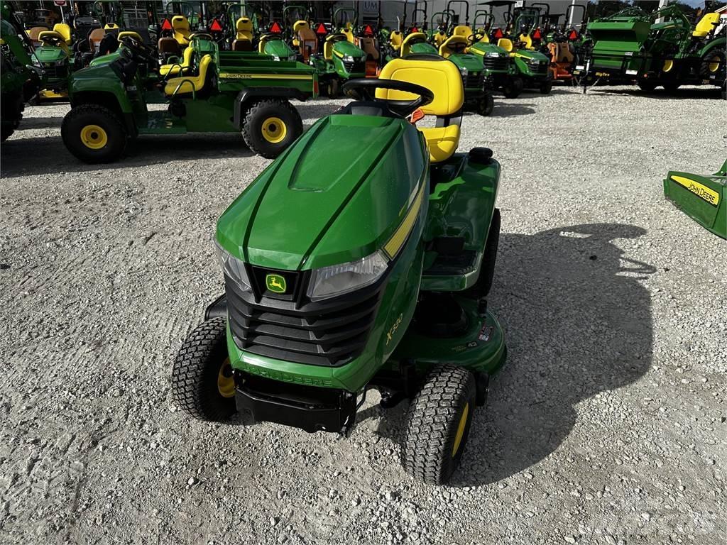John Deere X330 Трактори