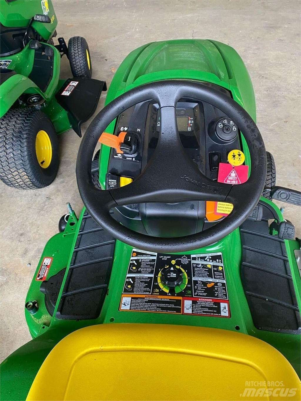 John Deere X330 Трактори