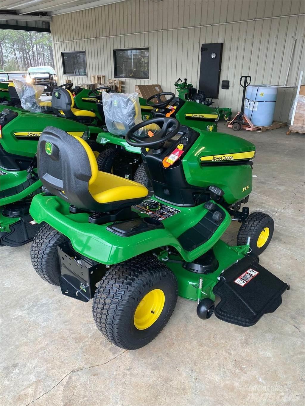 John Deere X330 Трактори