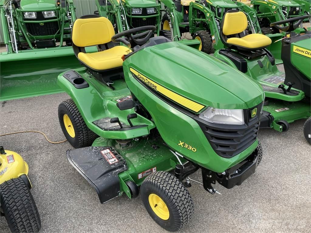John Deere X330 Трактори