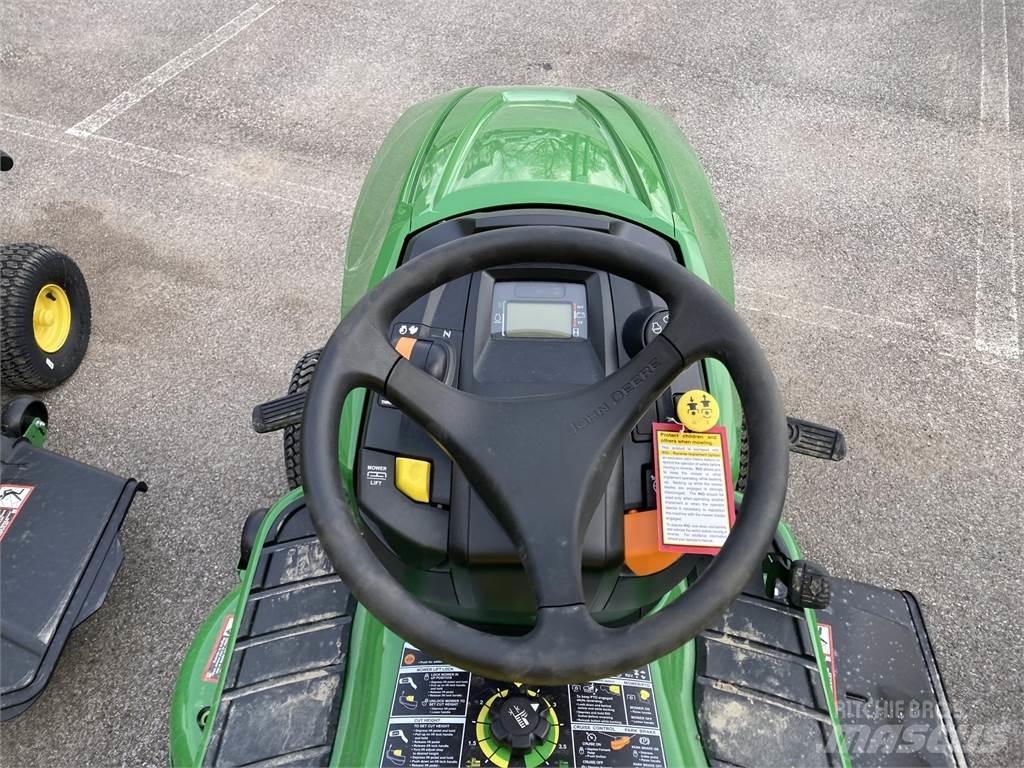 John Deere X330 Трактори