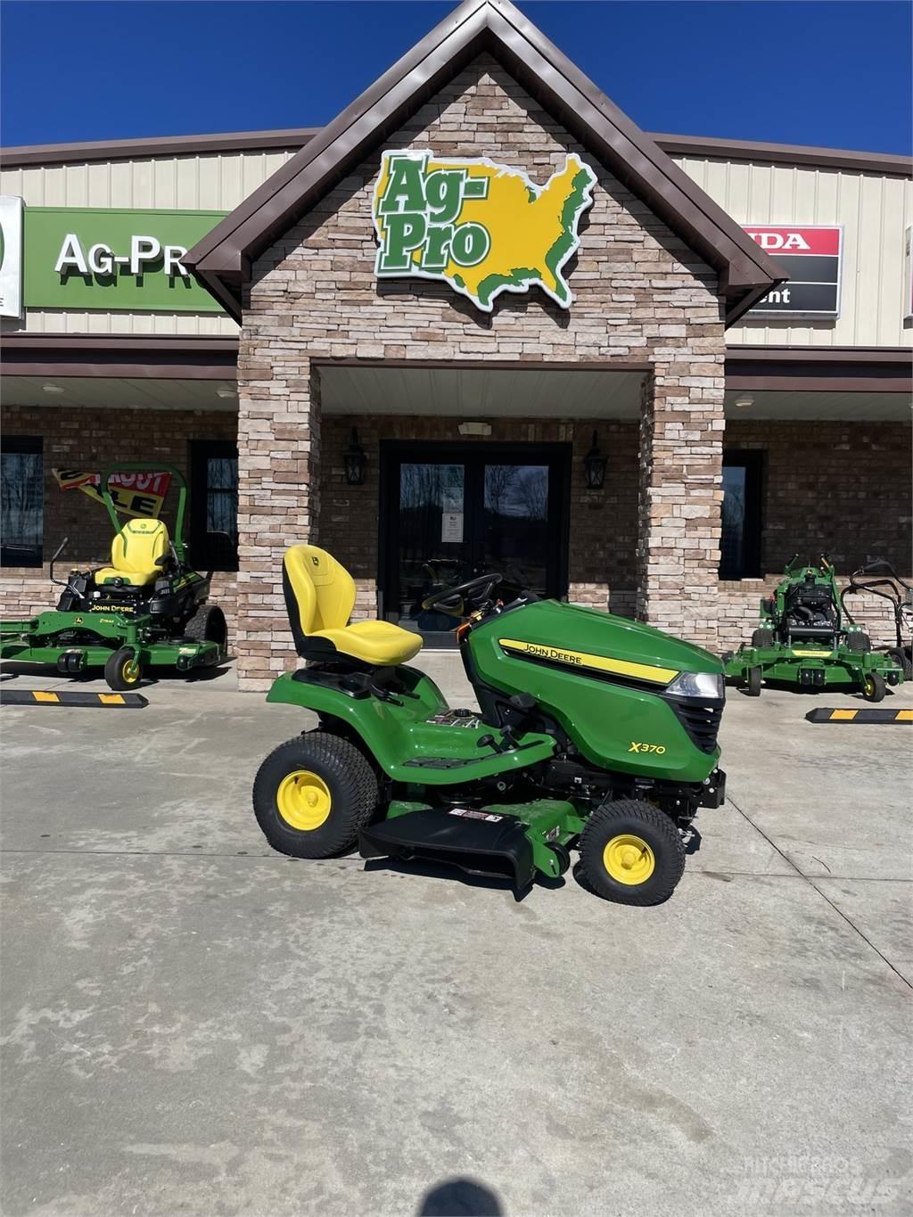 John Deere X370 Трактори