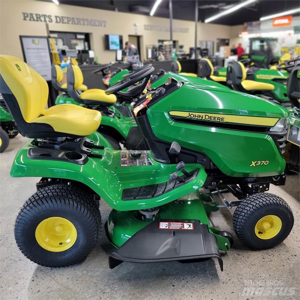 John Deere X370 Трактори