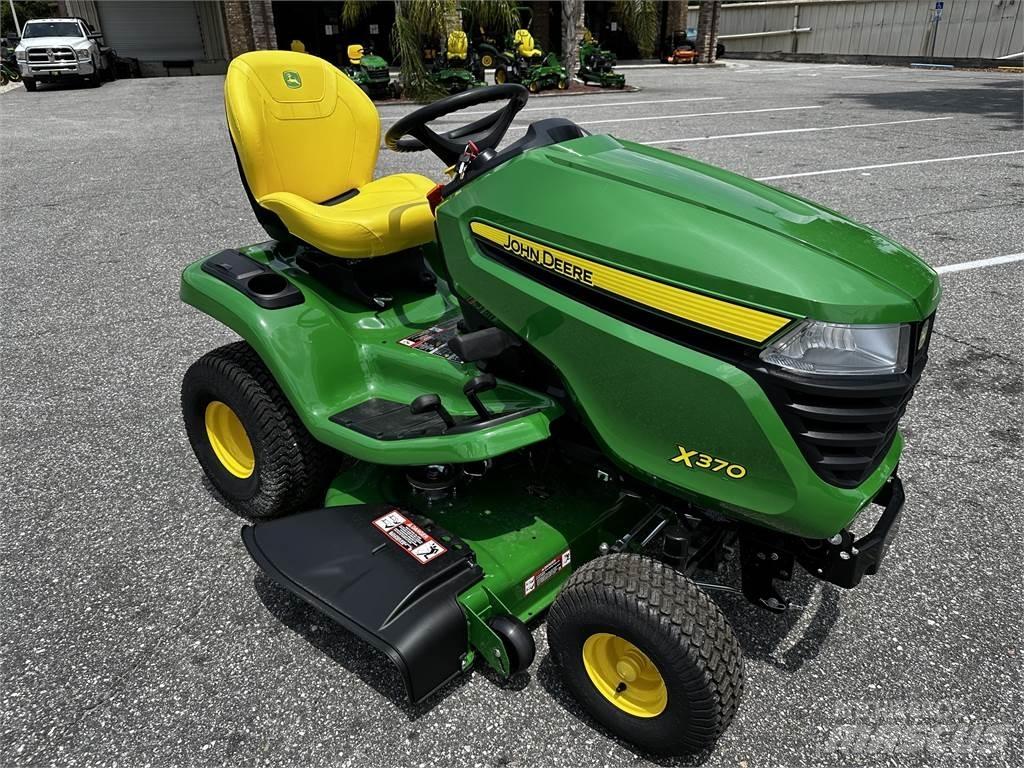 John Deere X370 Трактори