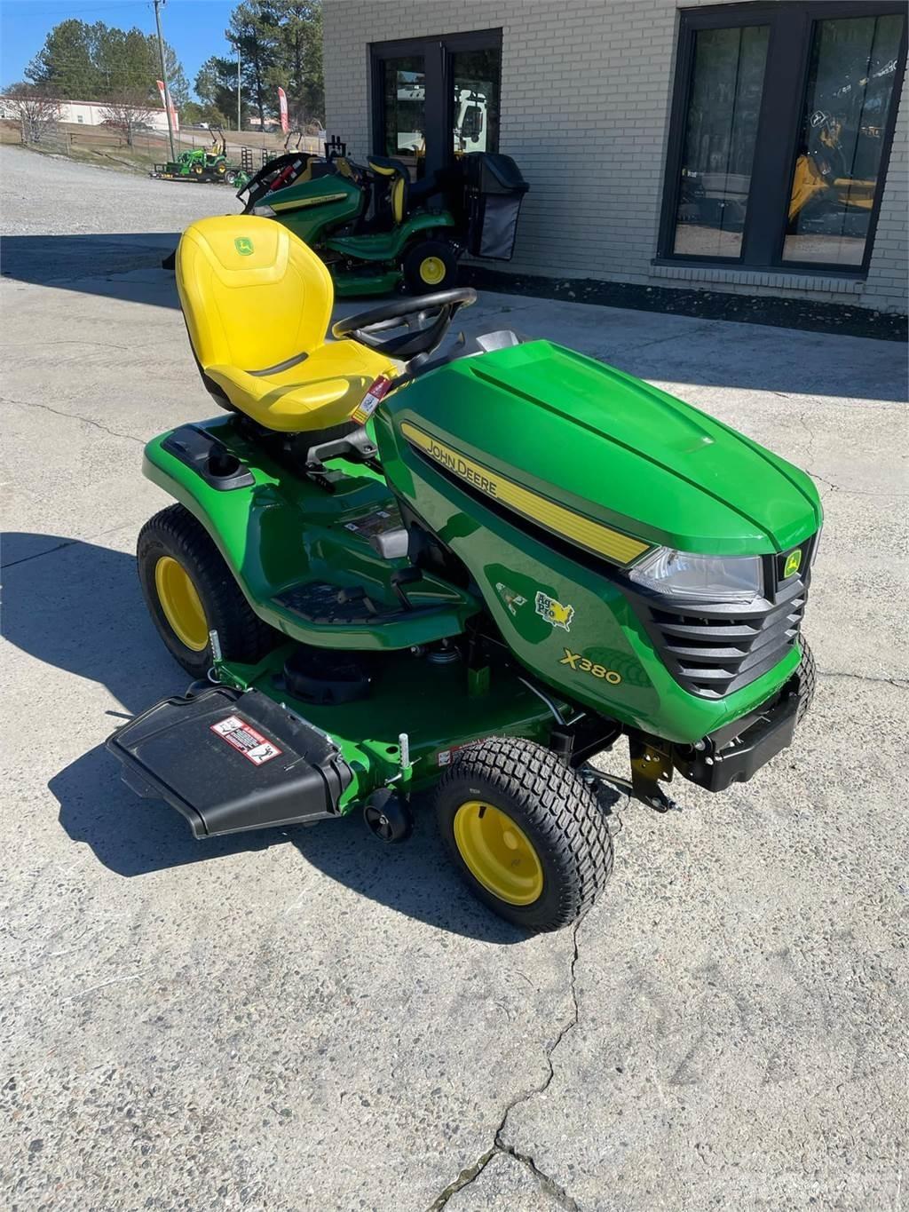 John Deere X380 Трактори