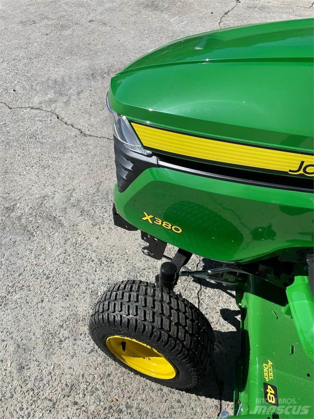 John Deere X380 Трактори