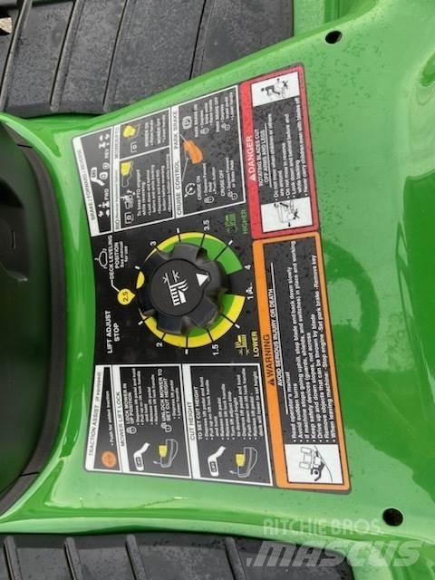 John Deere X380 Трактори