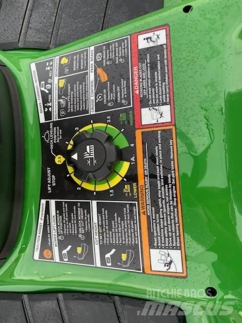 John Deere X380 Трактори
