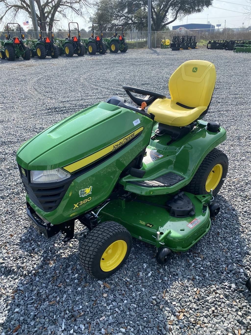 John Deere X380 Трактори