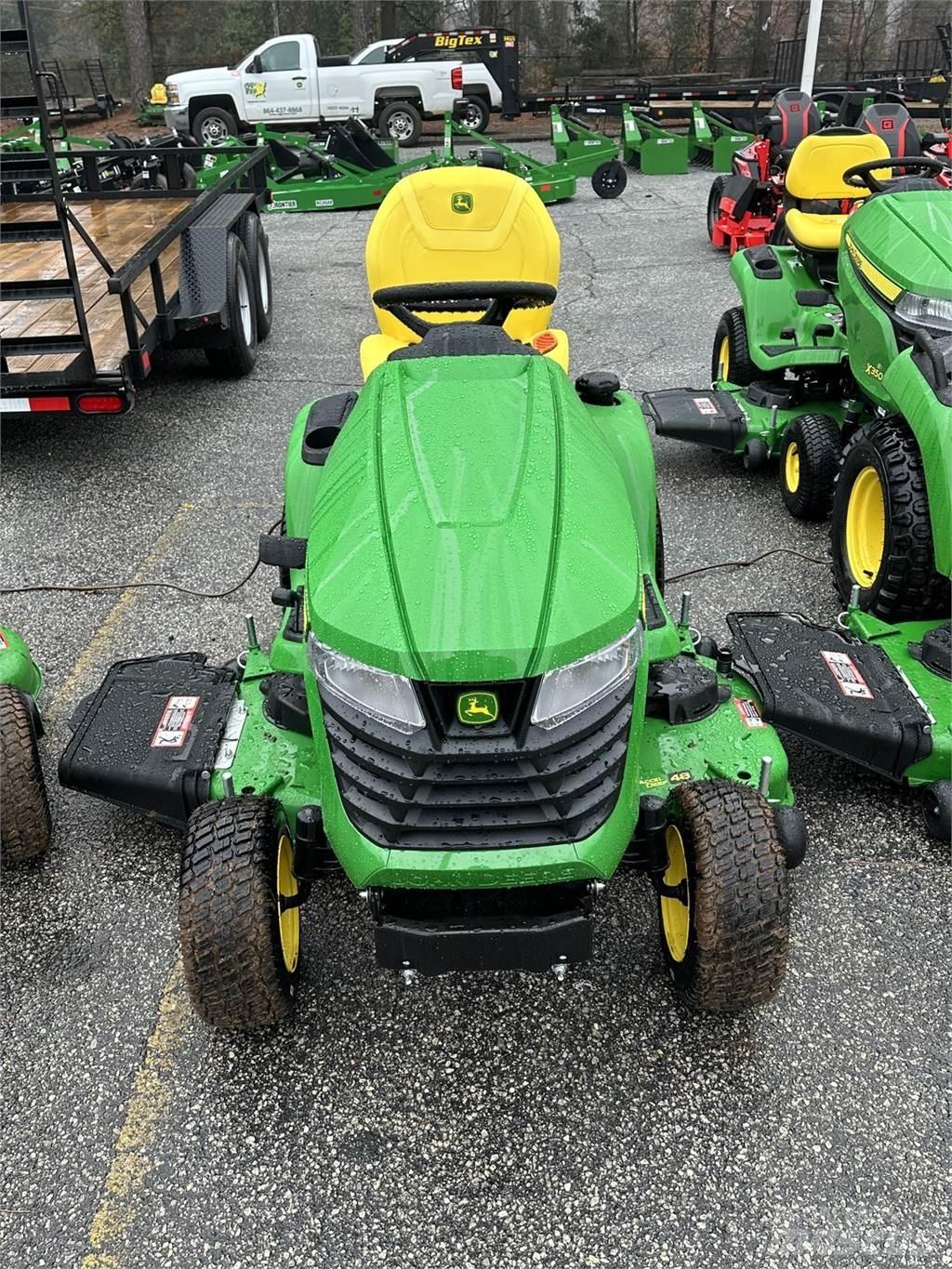 John Deere X390 Трактори