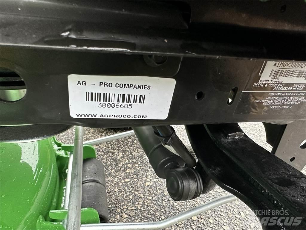 John Deere X390 Трактори
