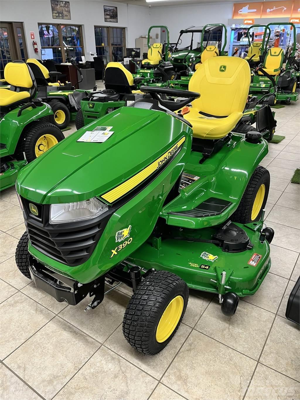 John Deere X390 Трактори