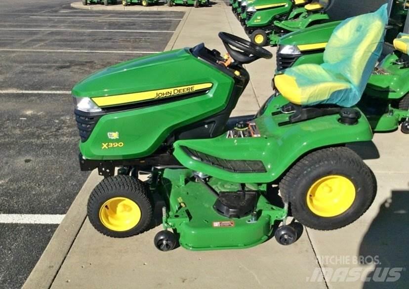 John Deere X390 Трактори