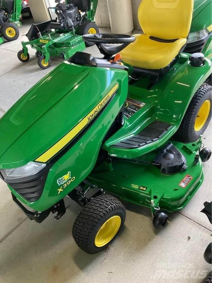 John Deere X390 Трактори