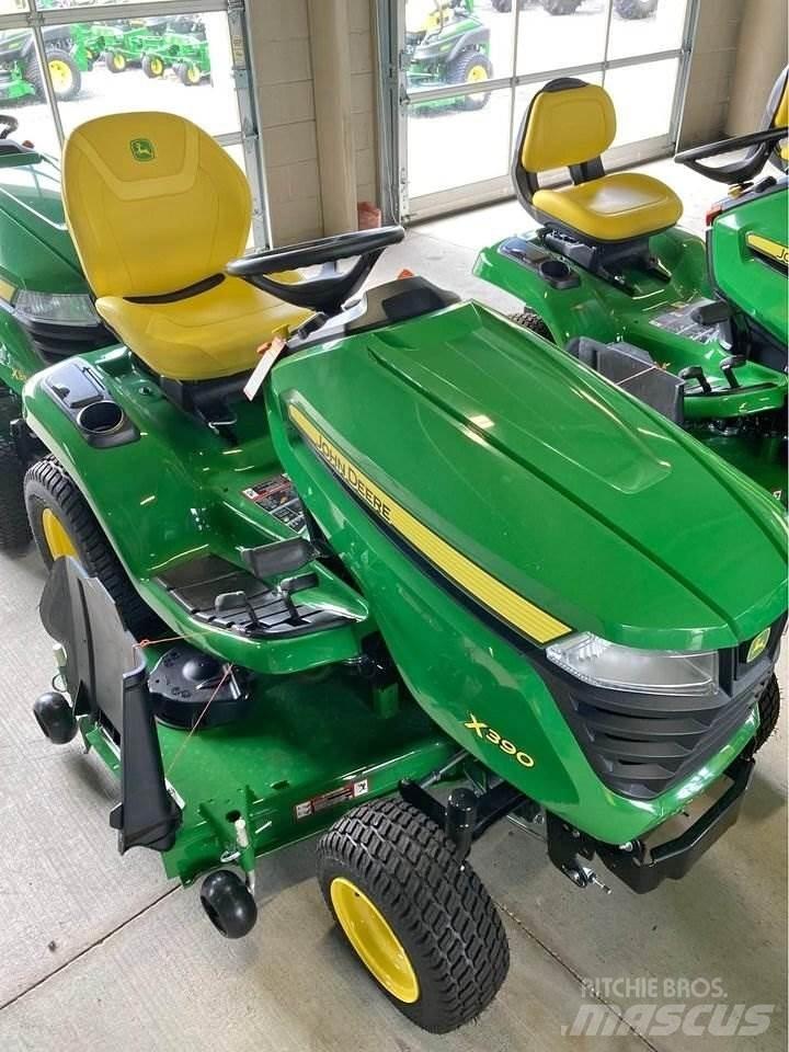 John Deere X390 Трактори