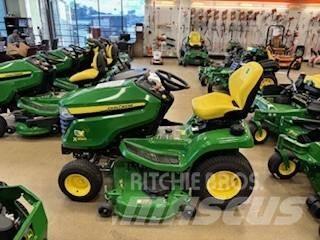 John Deere X390 Трактори