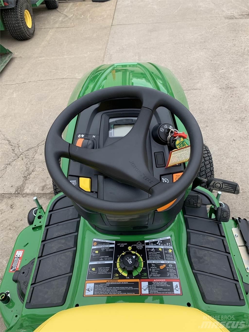 John Deere X390 Трактори