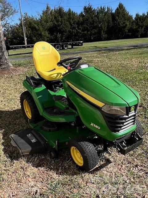 John Deere X580 Трактори
