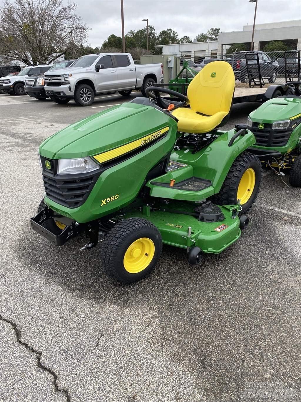 John Deere X580 Трактори