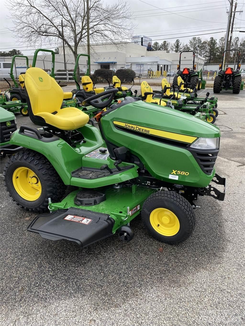 John Deere X580 Трактори