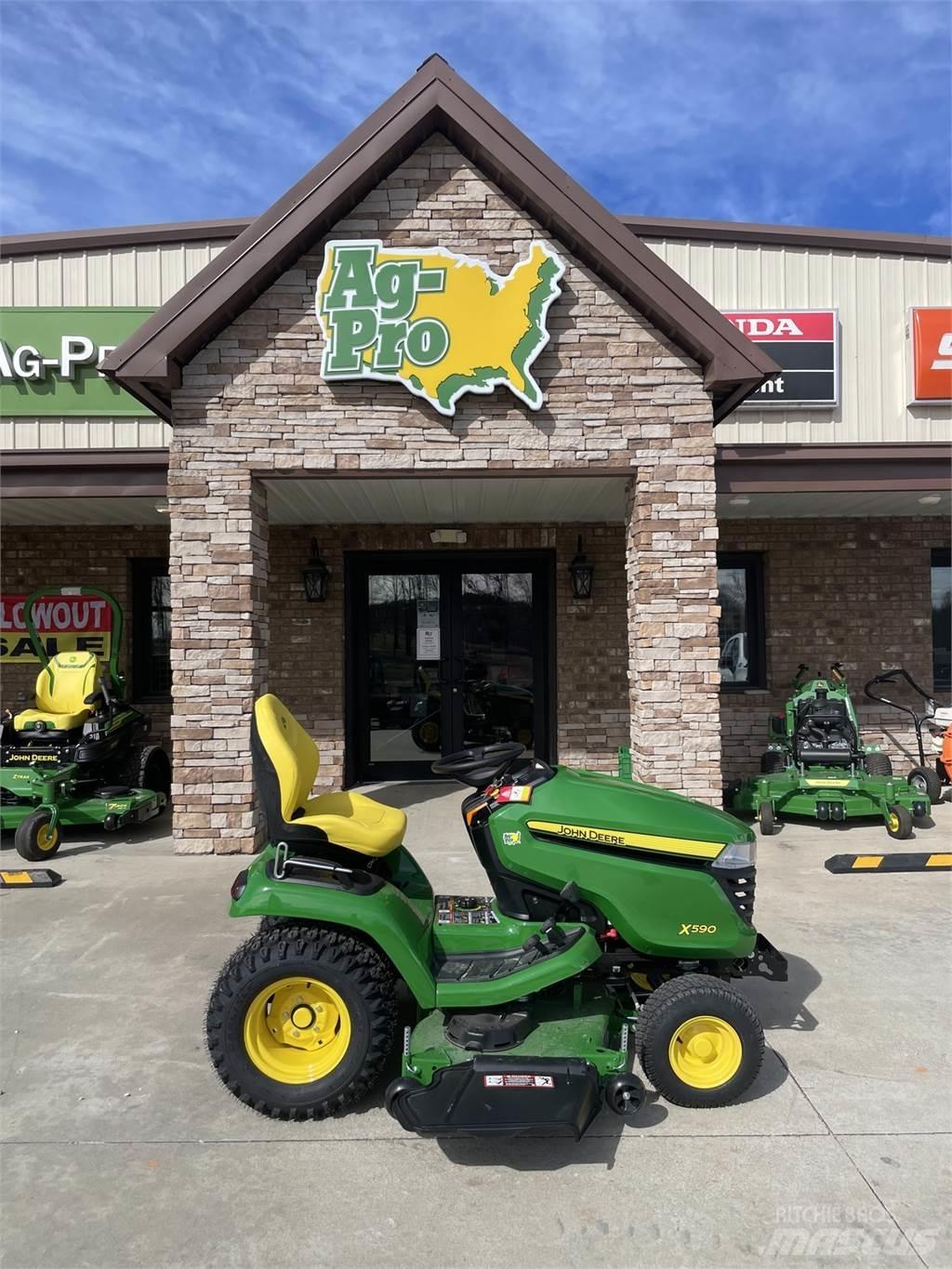 John Deere X590 Трактори