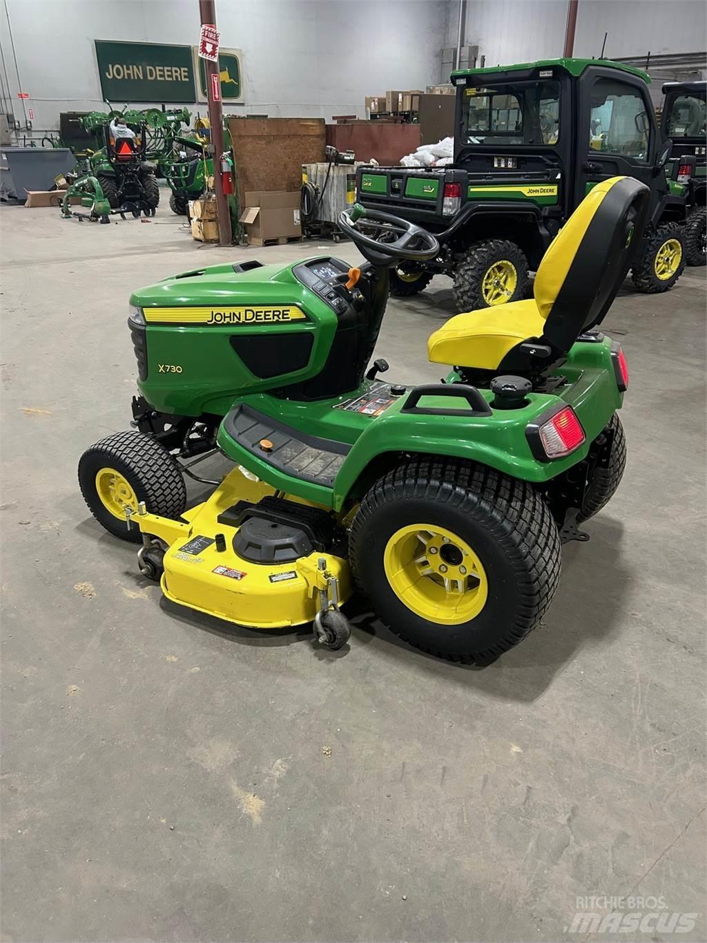 John Deere X730 Трактори
