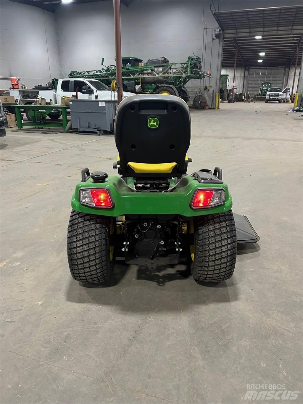 John Deere X730 Трактори