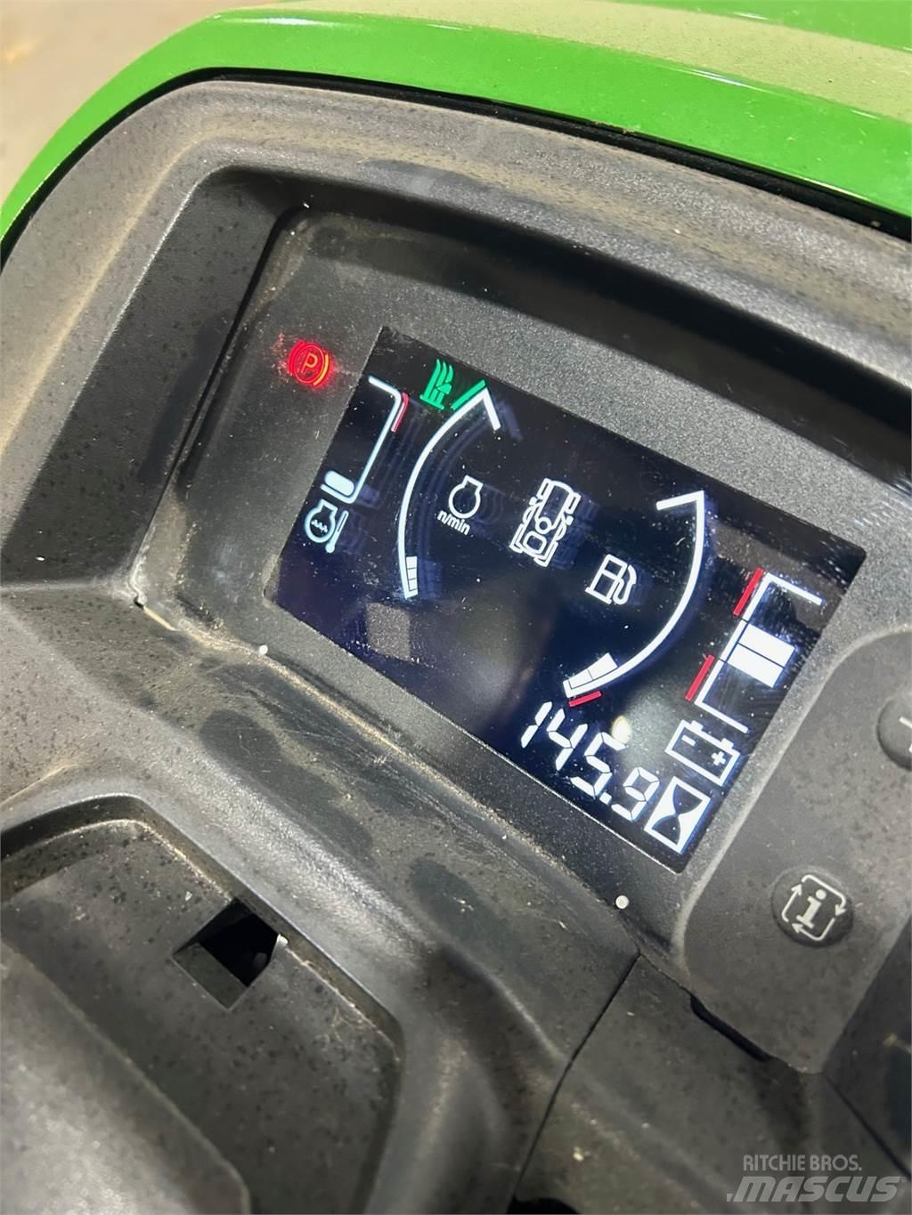 John Deere X730 Трактори
