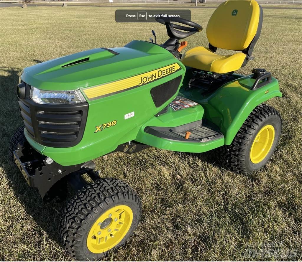 John Deere X738 Трактори