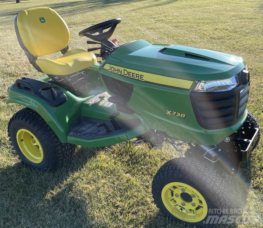 John Deere X738 Трактори