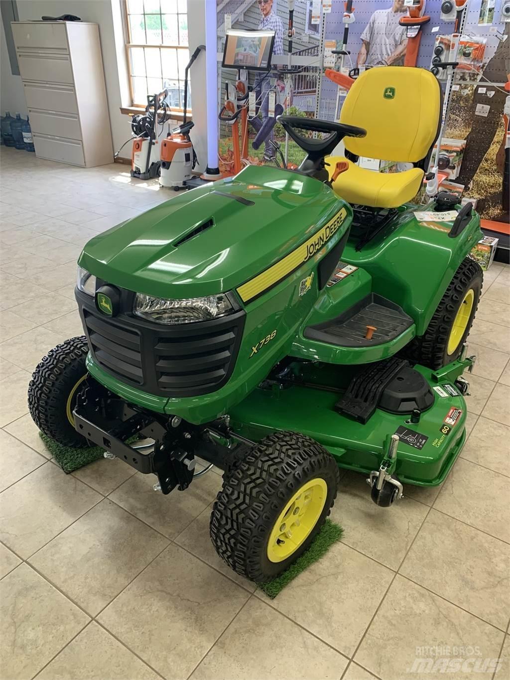 John Deere X738 Трактори