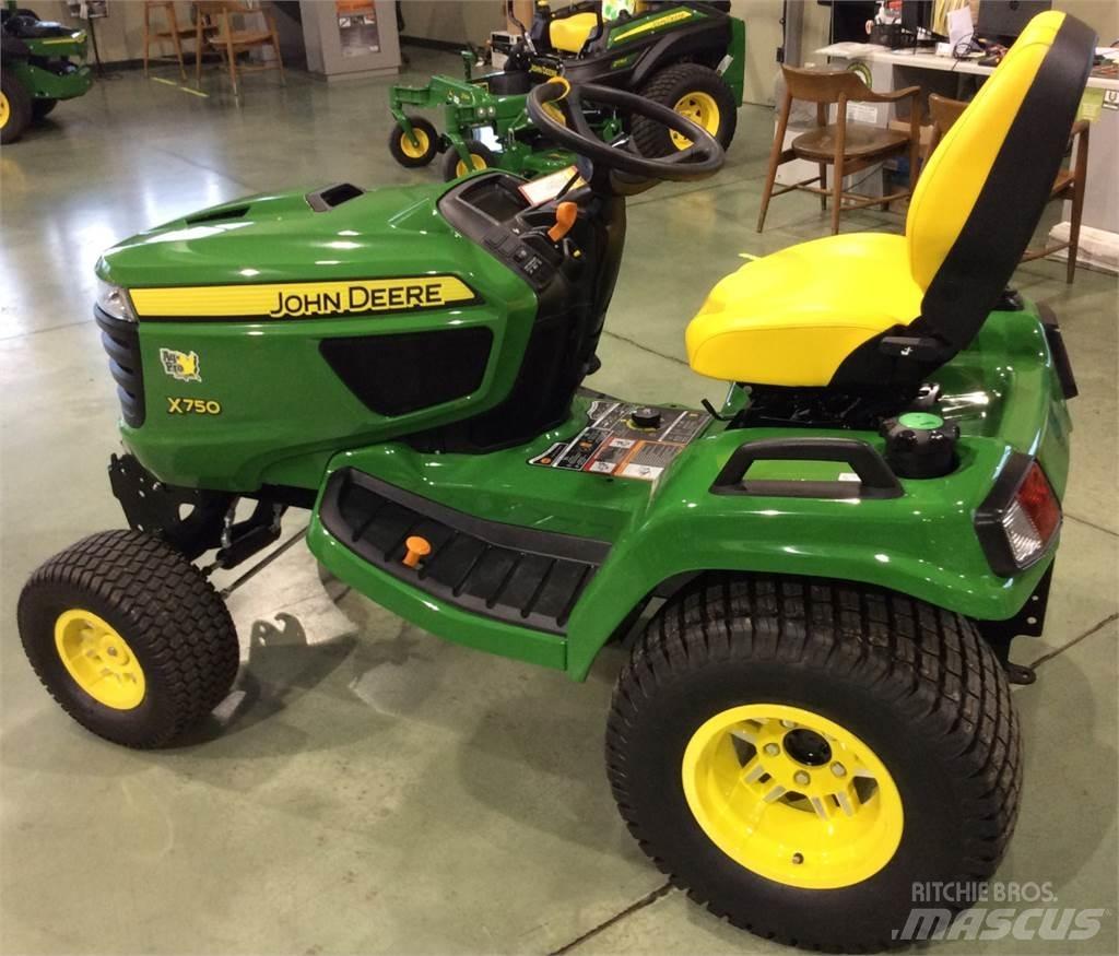John Deere X750 Трактори