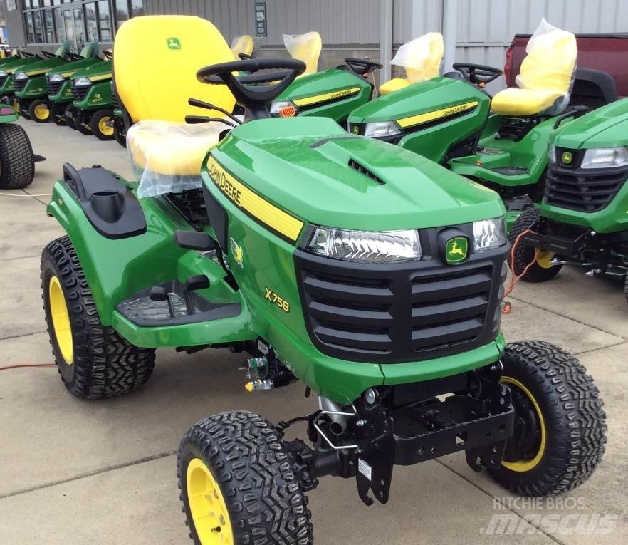 John Deere X758 Трактори