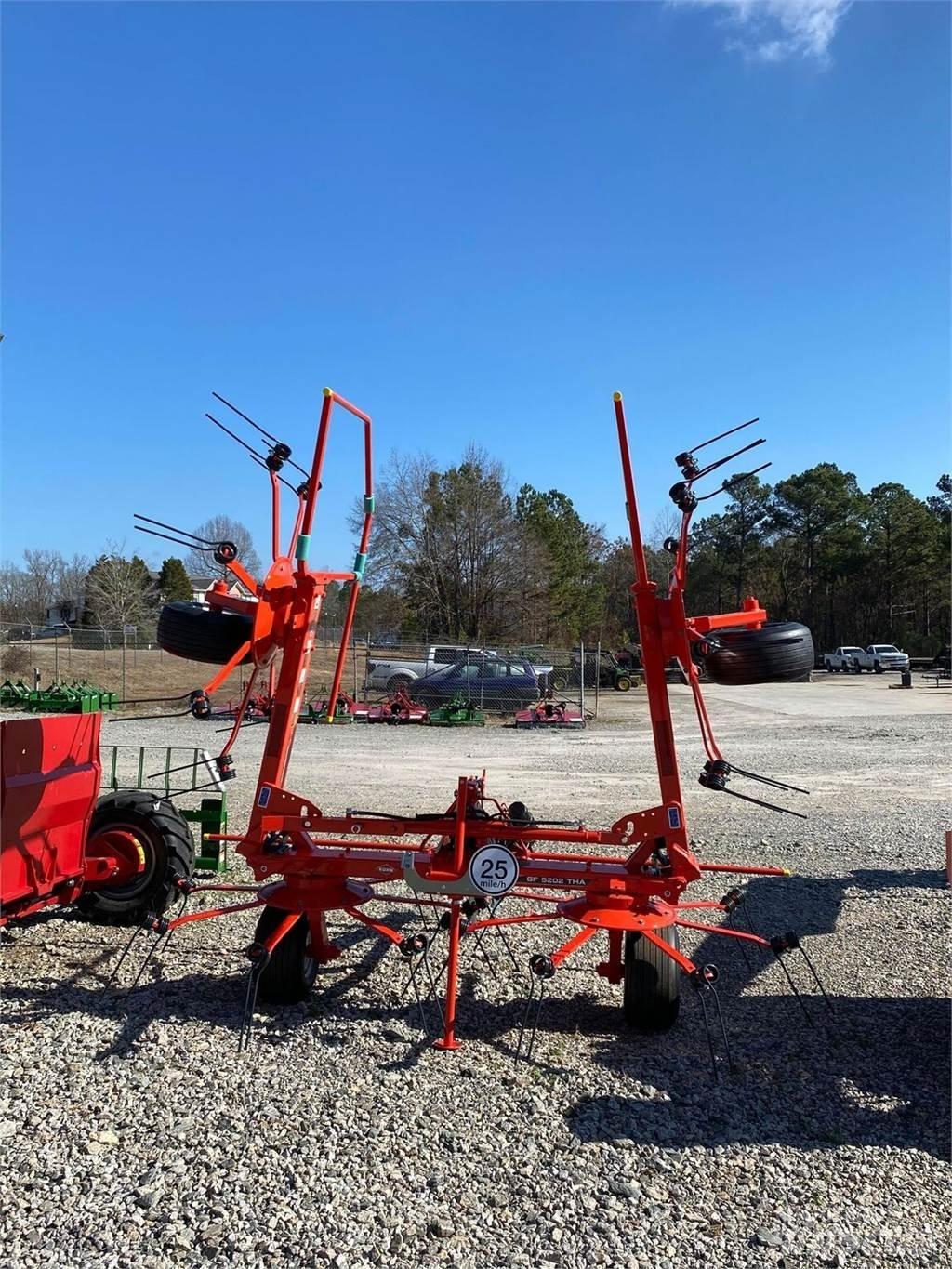 Kuhn GF5202T Граблі і сінозворушувачі