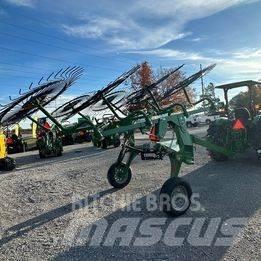 Pequea MCR8 Граблі і сінозворушувачі