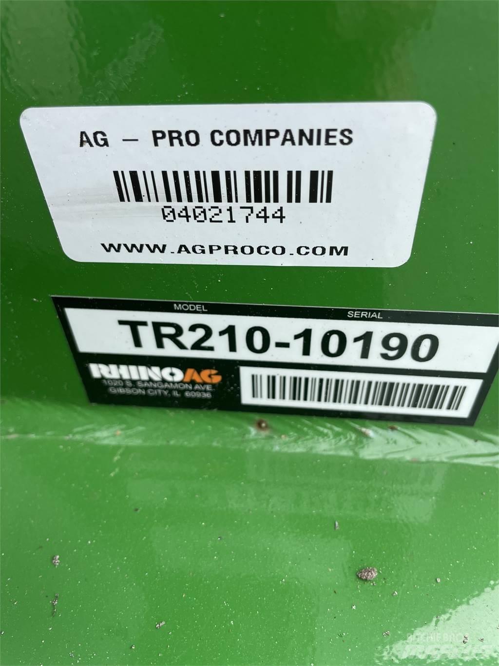 Rhino TR210 Роздрібнювачі, різаки і розпаковувачі тюків