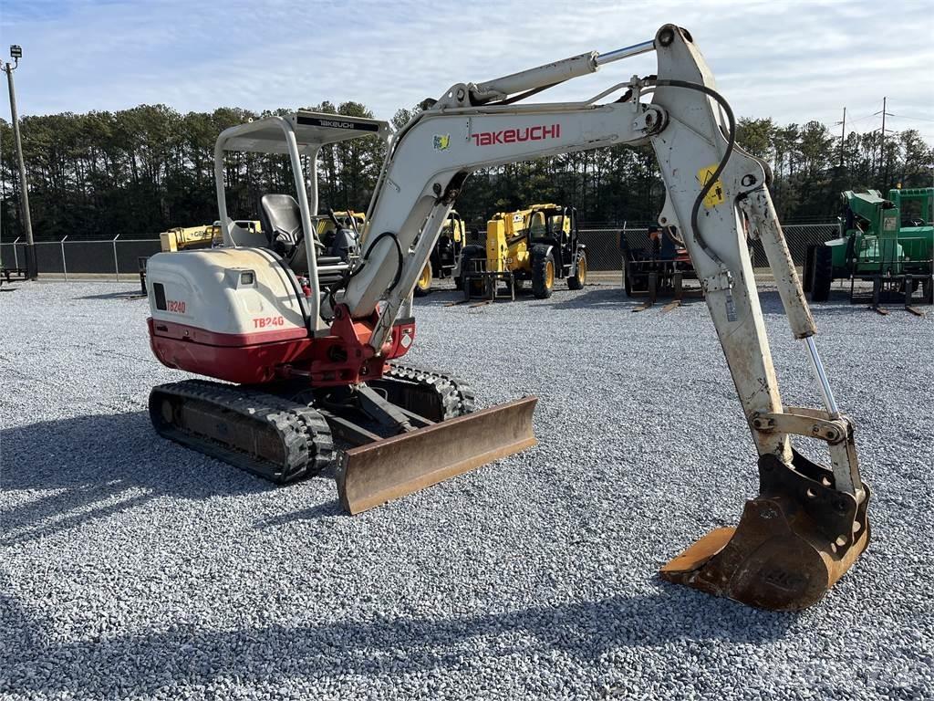 Takeuchi TB240 Гусеничні екскаватори