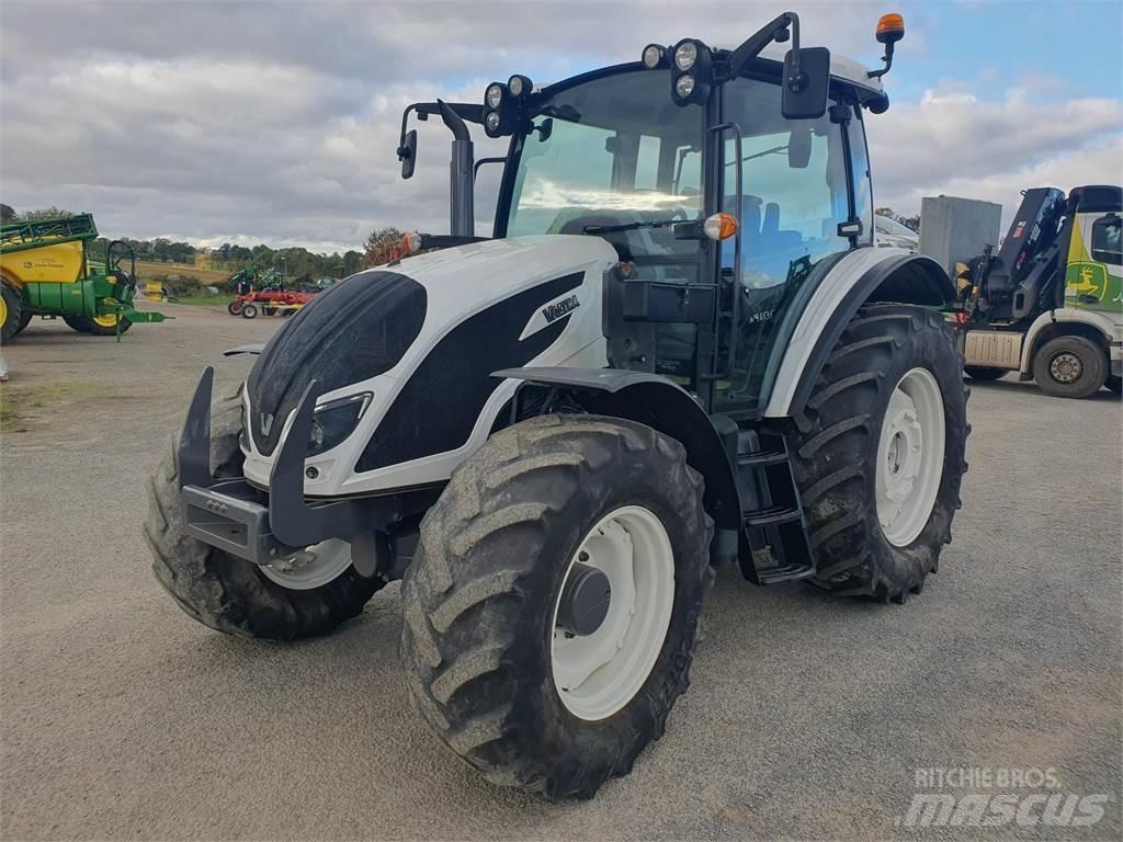 Valtra A104 Трактори