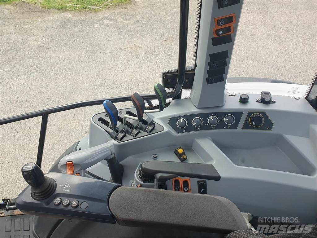 Valtra A104 Трактори