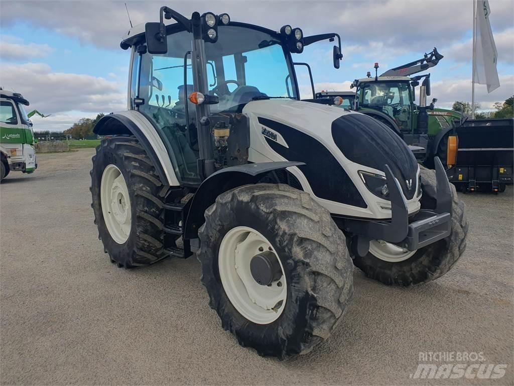 Valtra A104 Трактори