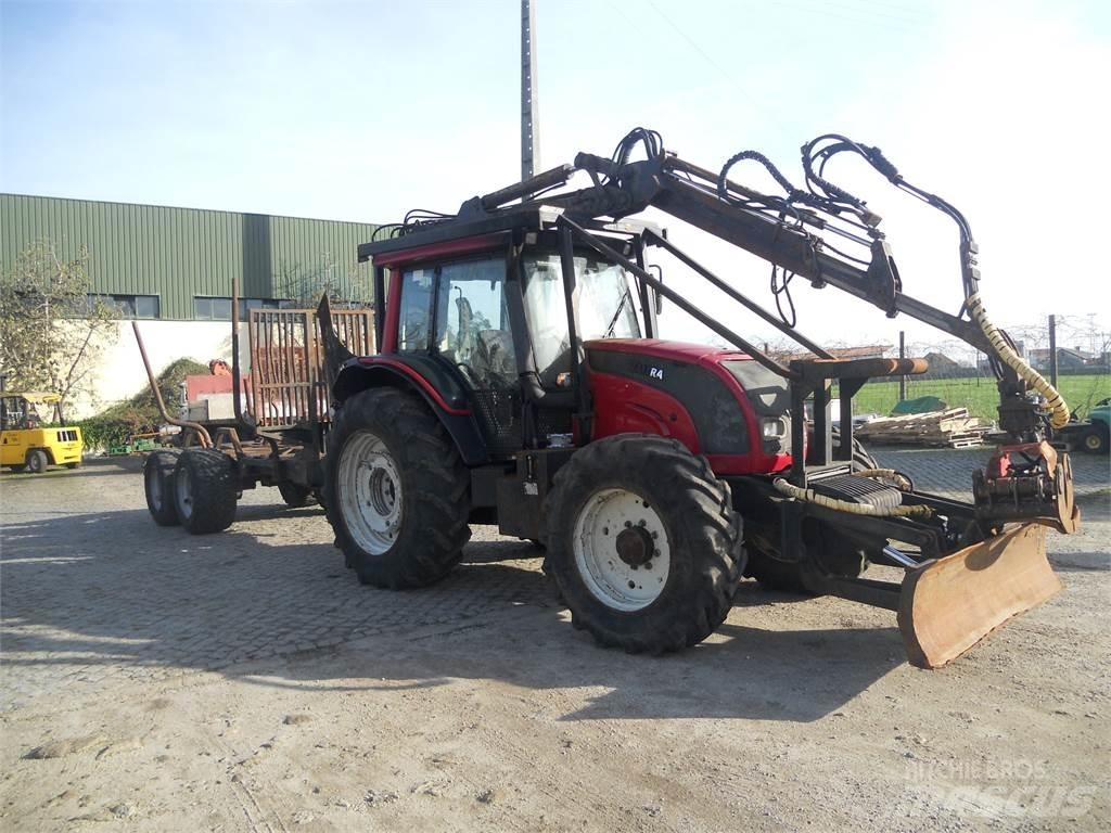 Valtra N121 Крани-навантажувачі