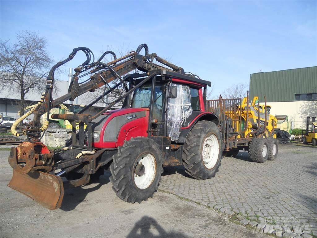 Valtra N121 Крани-навантажувачі